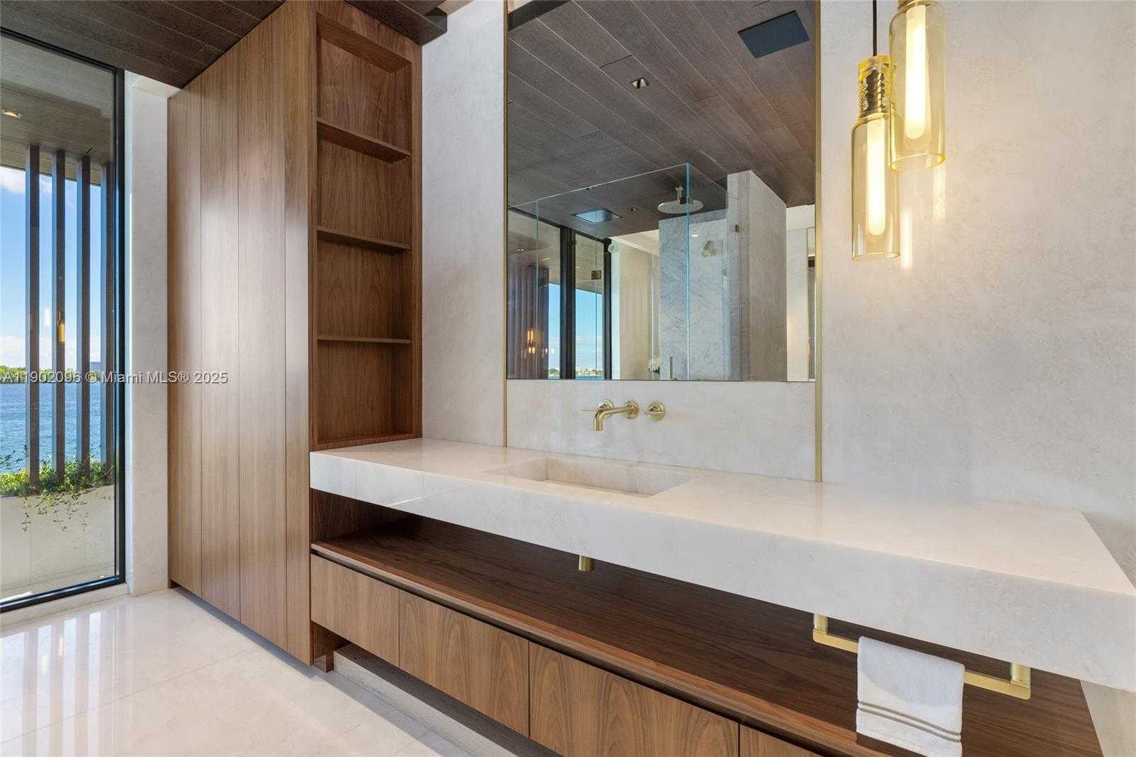 Small Image of 11404 NORTH BAYSHORE DR, North Miami Number 43