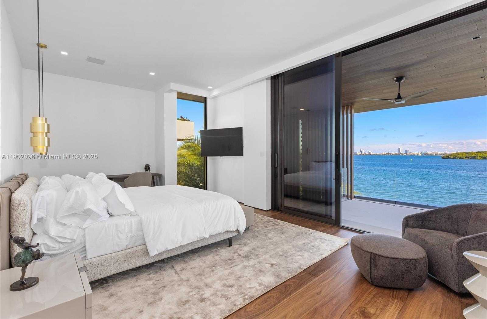 Small Image of 11404 NORTH BAYSHORE DR, North Miami Number 49