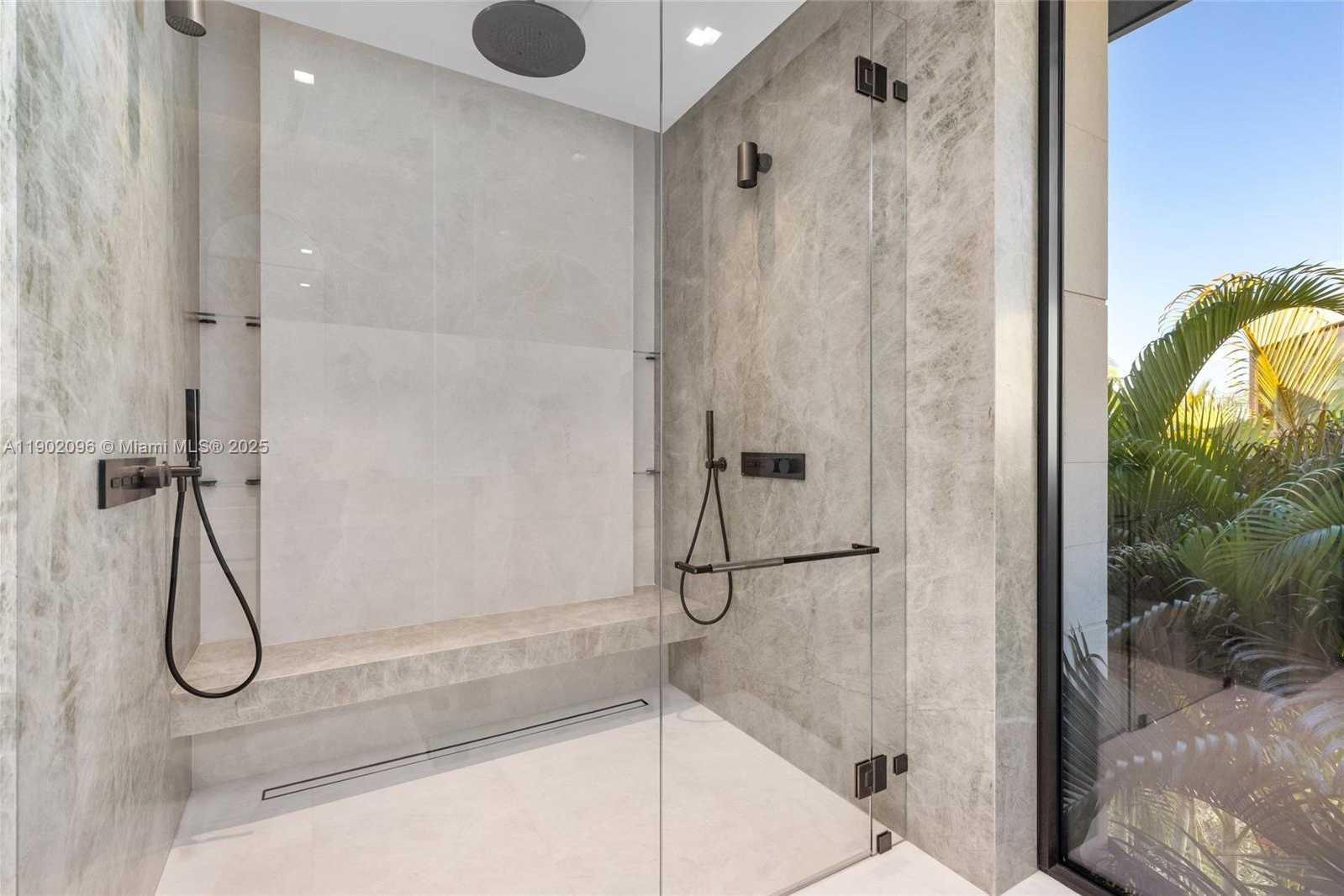 Small Image of 11404 NORTH BAYSHORE DR, North Miami Number 52