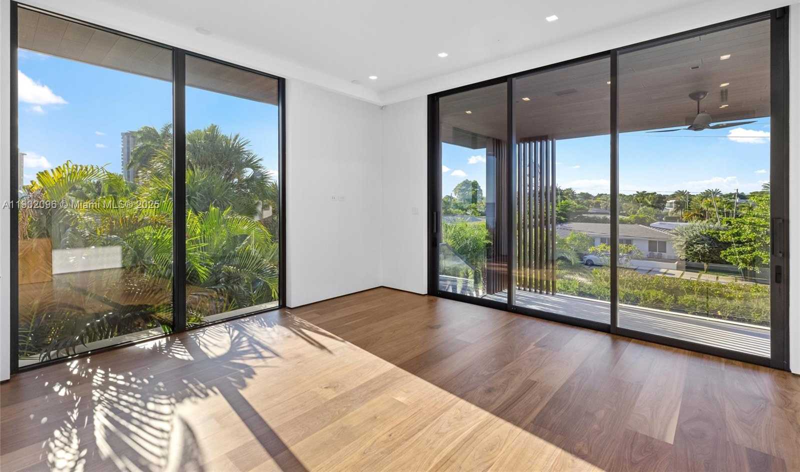 Small Image of 11404 NORTH BAYSHORE DR, North Miami Number 53