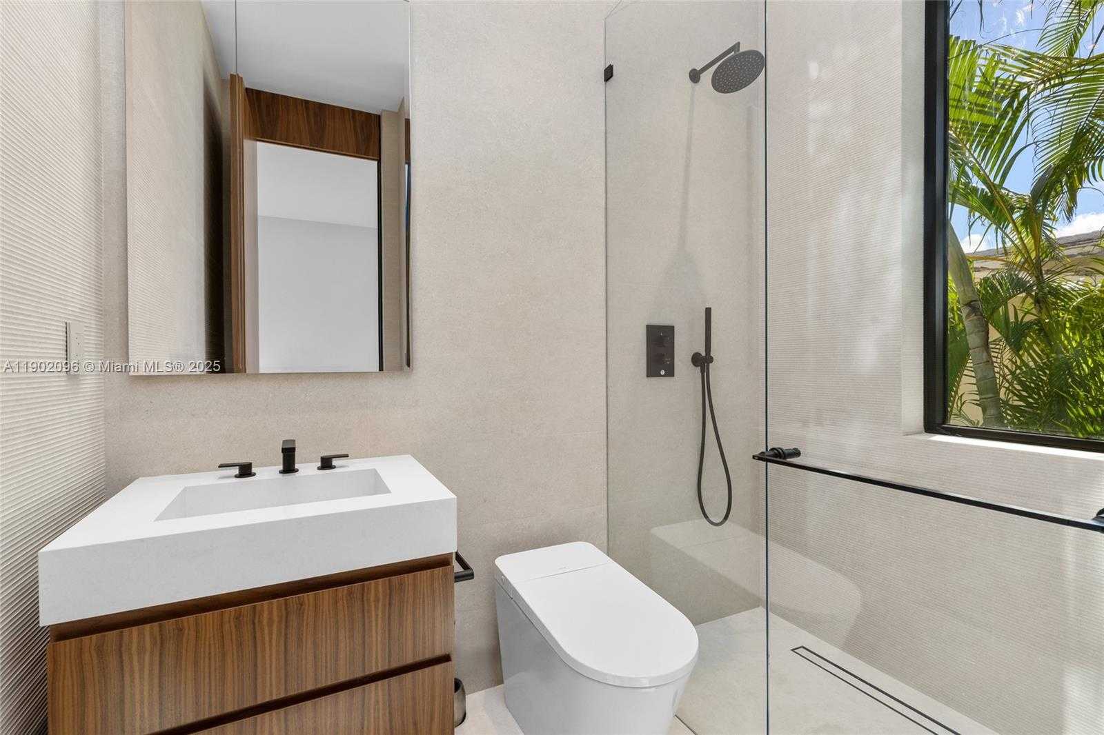 Small Image of 11404 NORTH BAYSHORE DR, North Miami Number 58