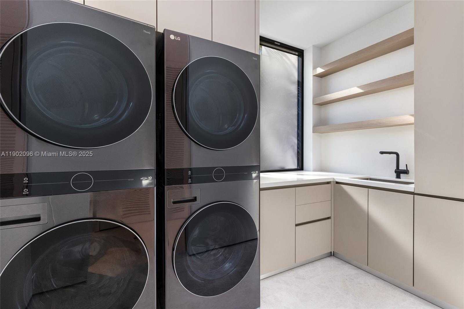 Small Image of 11404 NORTH BAYSHORE DR, North Miami Number 61