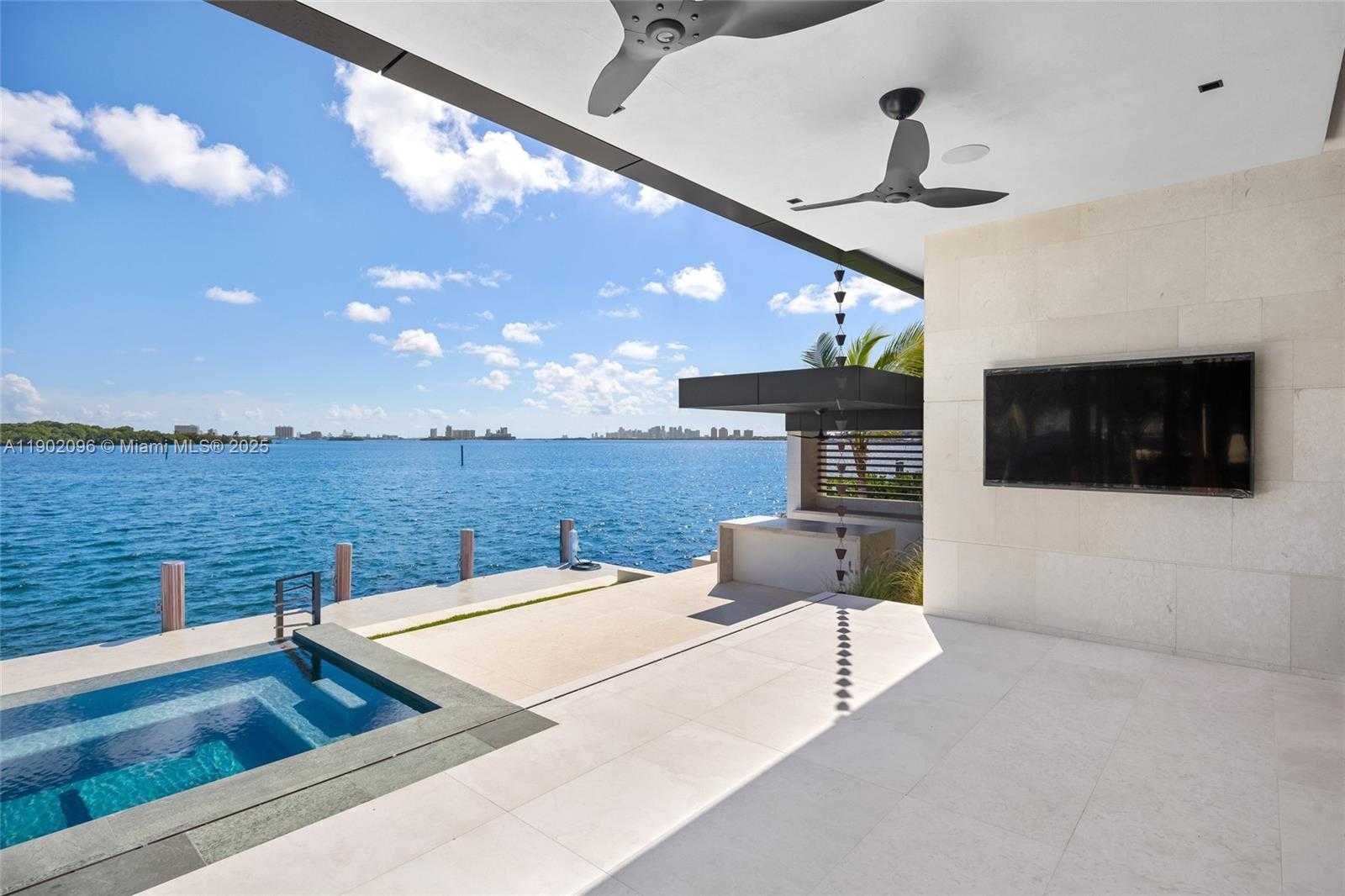 Small Image of 11404 NORTH BAYSHORE DR, North Miami Number 66