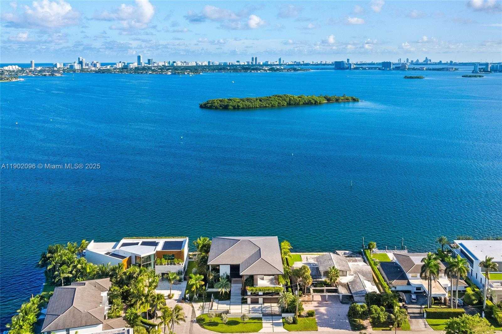 Small Image of 11404 NORTH BAYSHORE DR, North Miami Number 74