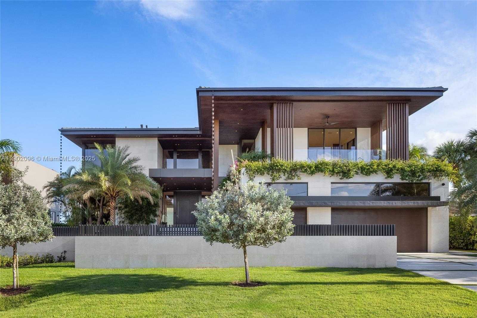 Small Image of 11404 NORTH BAYSHORE DR, North Miami Number 8