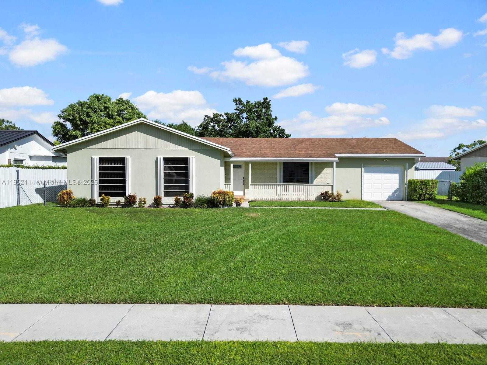 Small Image of 12343 SOUTH WEST 265TH TER, Homestead Number 2