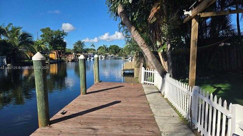 Small Image of 2622 SHERIDAN ST, Hollywood Number 4