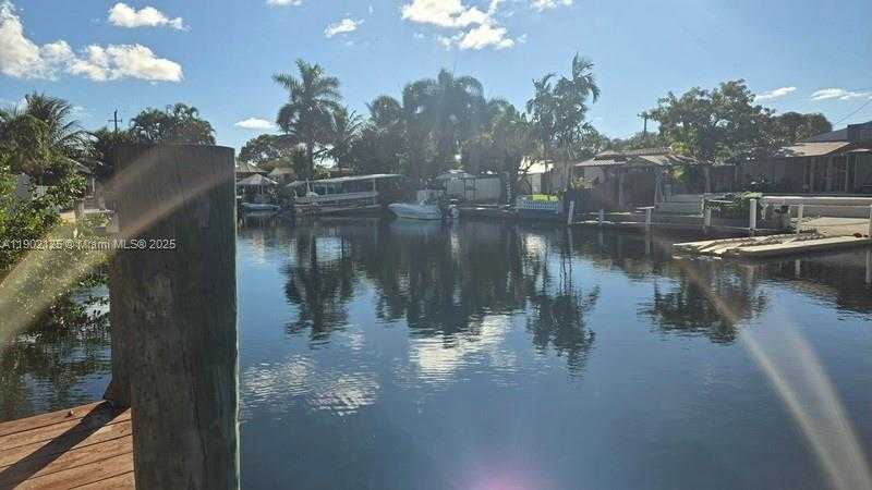 Small Image of 2622 SHERIDAN ST, Hollywood Number 5