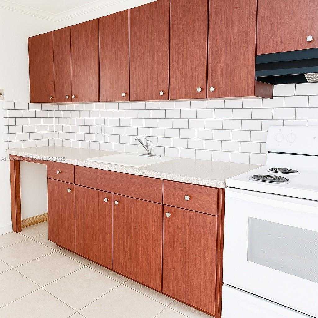 Small Image of 2622 SHERIDAN ST, Hollywood Number 9