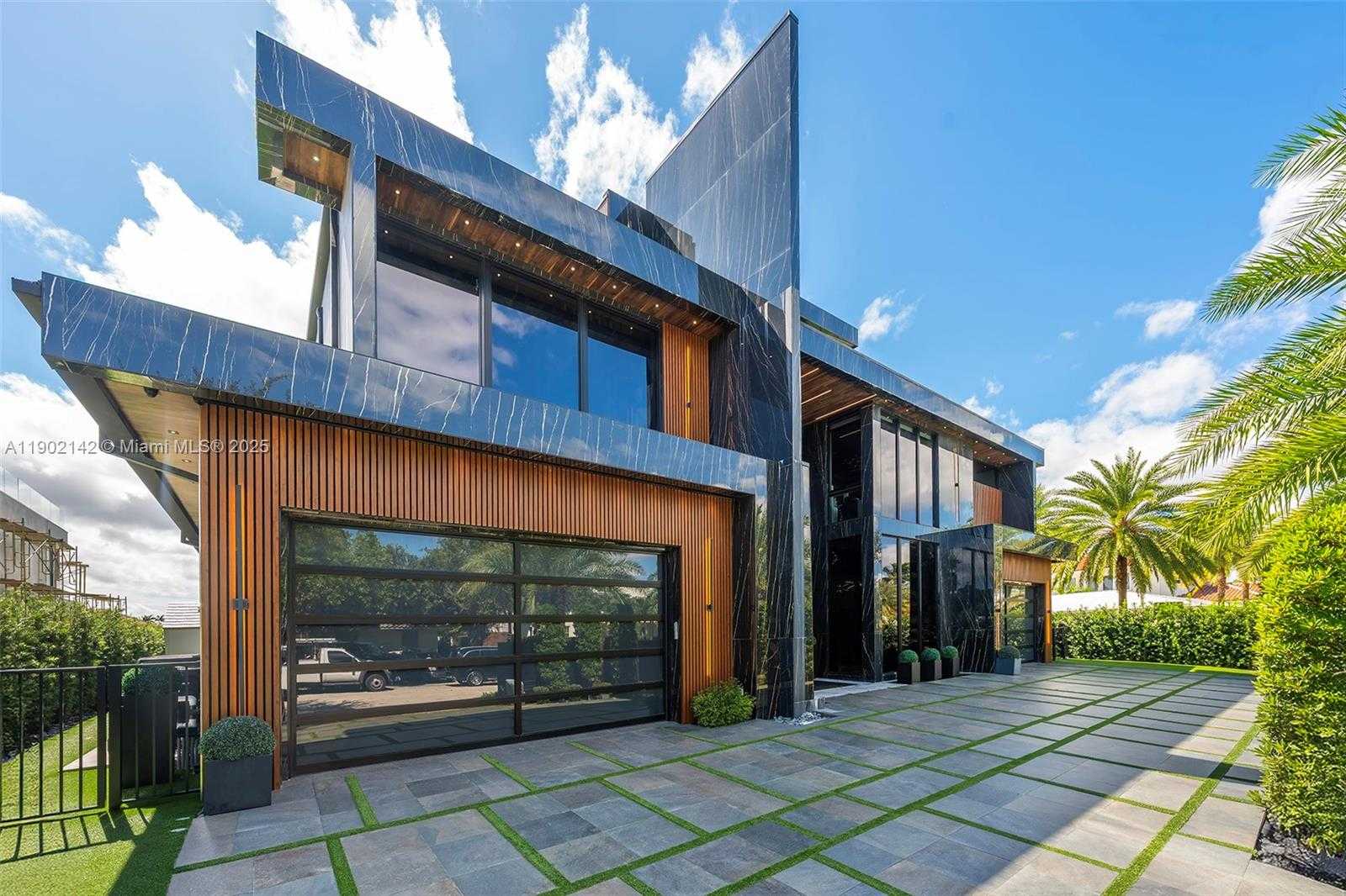 Small Image of 733 MIDDLE RIVER DR, Fort Lauderdale Number 11