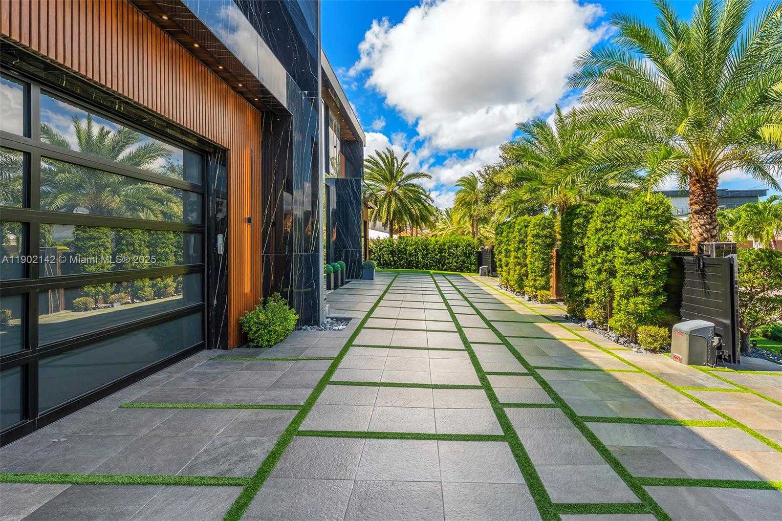 Small Image of 733 MIDDLE RIVER DR, Fort Lauderdale Number 12