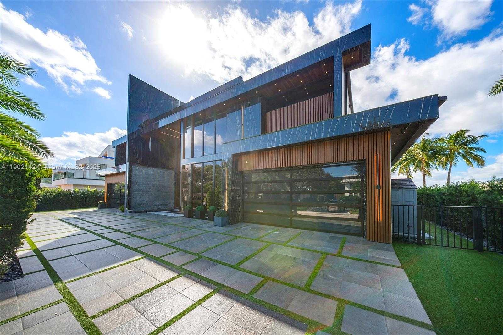 Small Image of 733 MIDDLE RIVER DR, Fort Lauderdale Number 13