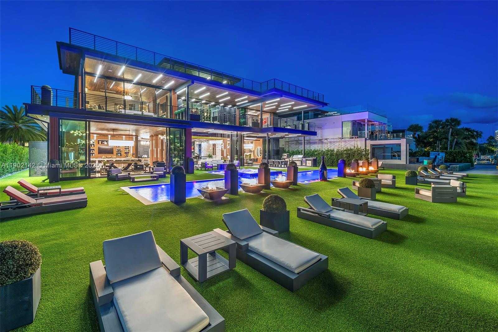 Small Image of 733 MIDDLE RIVER DR, Fort Lauderdale Number 2