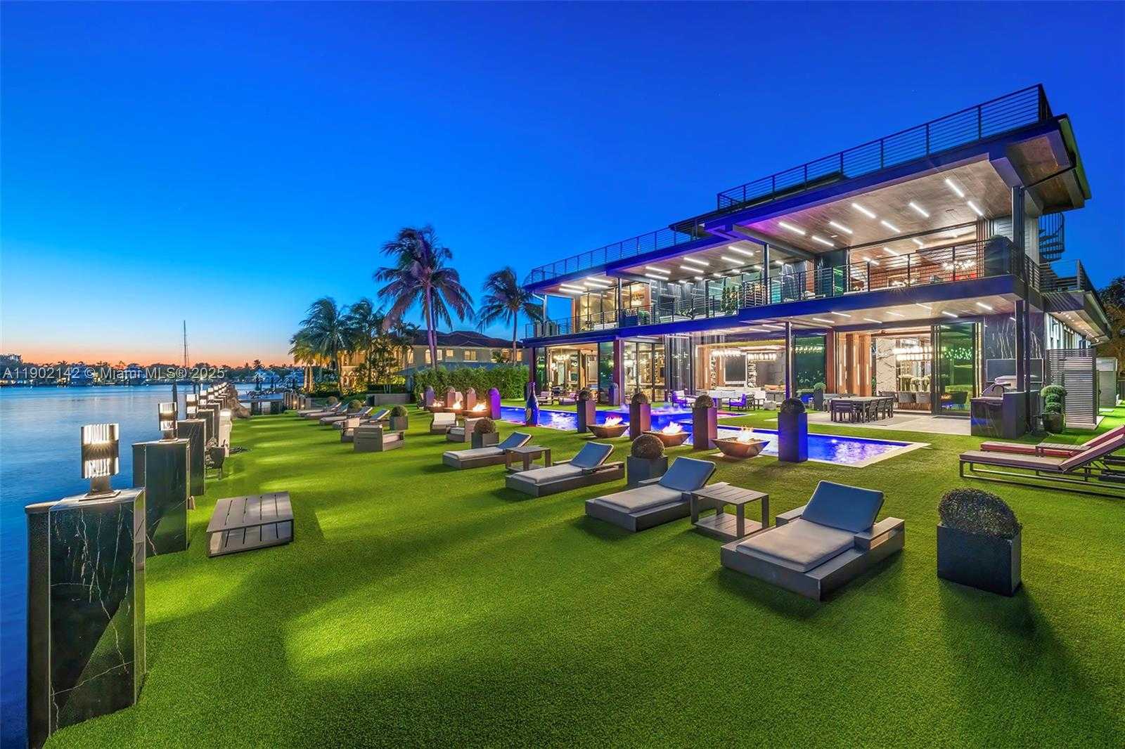 Small Image of 733 MIDDLE RIVER DR, Fort Lauderdale Number 3