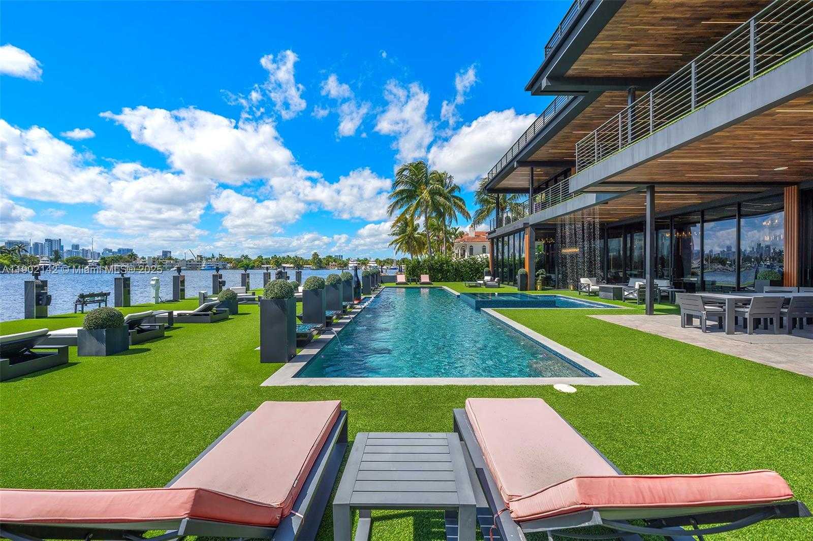 Small Image of 733 MIDDLE RIVER DR, Fort Lauderdale Number 40