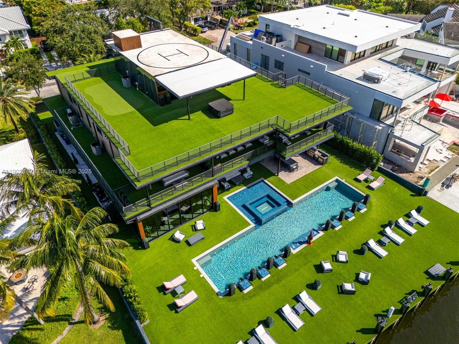 Small Image of 733 MIDDLE RIVER DR, Fort Lauderdale Number 8