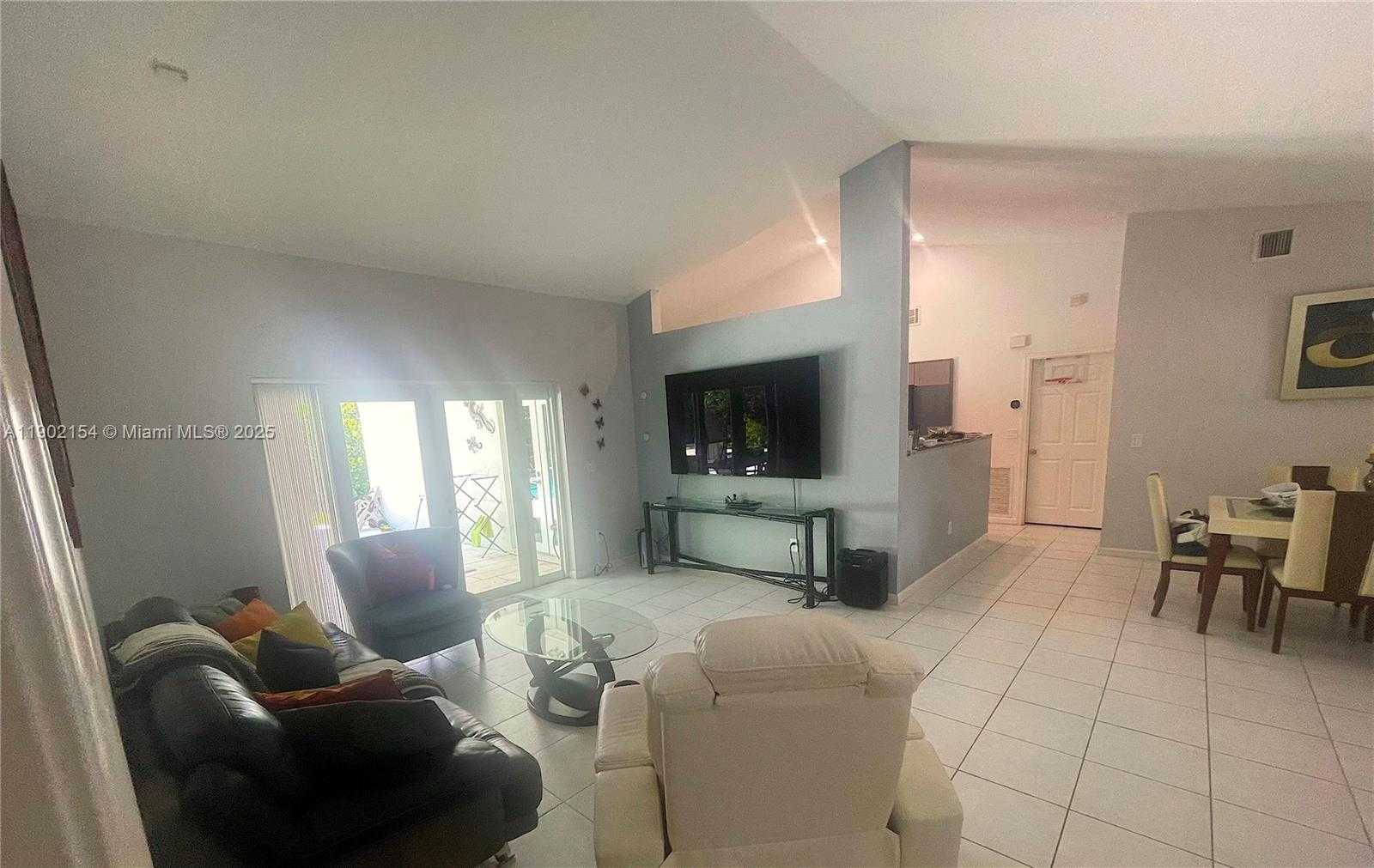 Small Image of 1510 SOUTH WEST 96TH TER, Davie Number 11