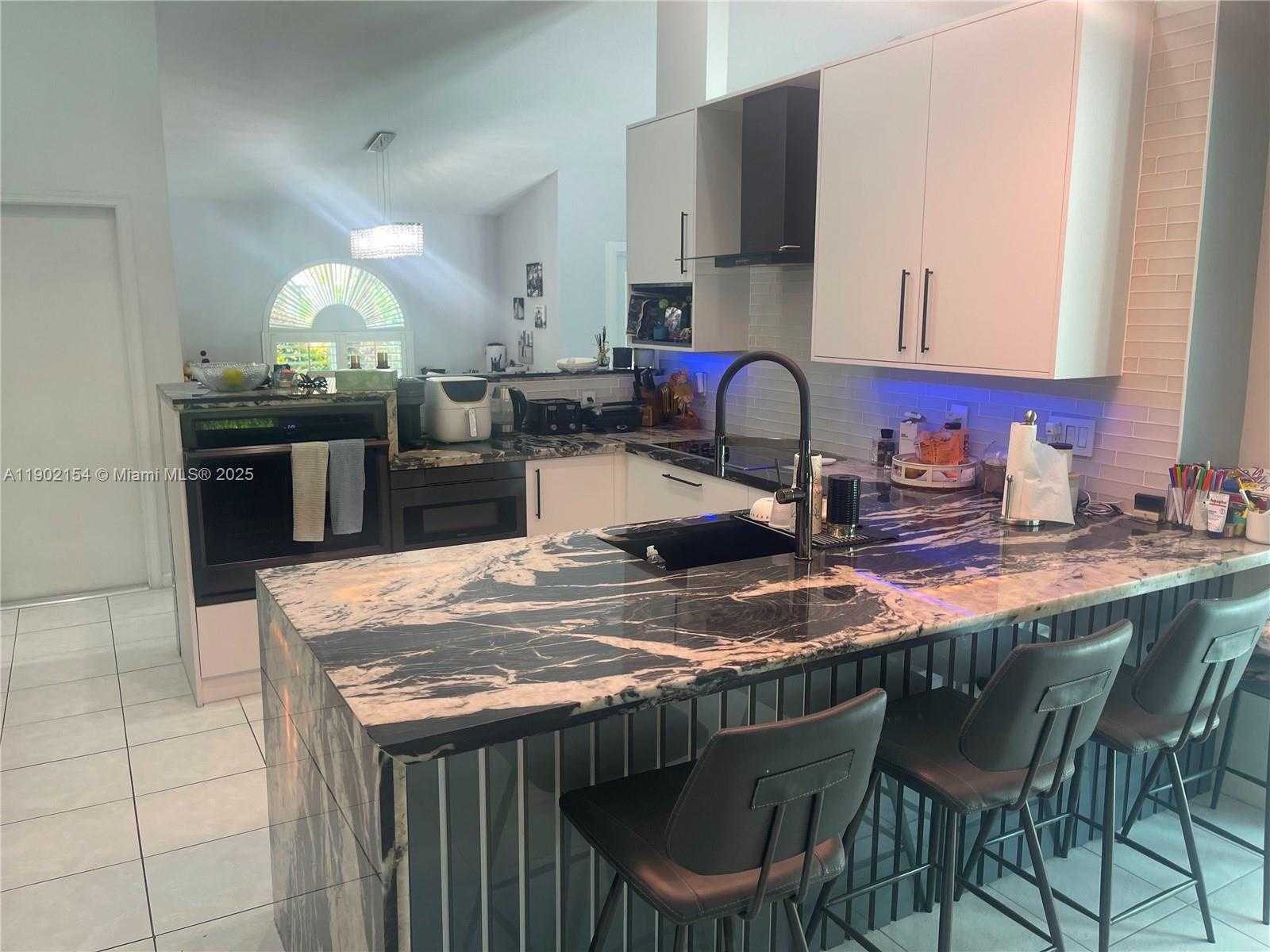 Small Image of 1510 SOUTH WEST 96TH TER, Davie Number 14