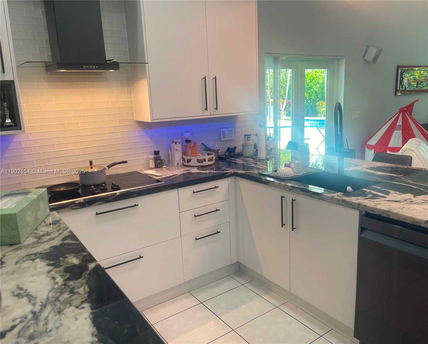 Small Image of 1510 SOUTH WEST 96TH TER, Davie Number 15