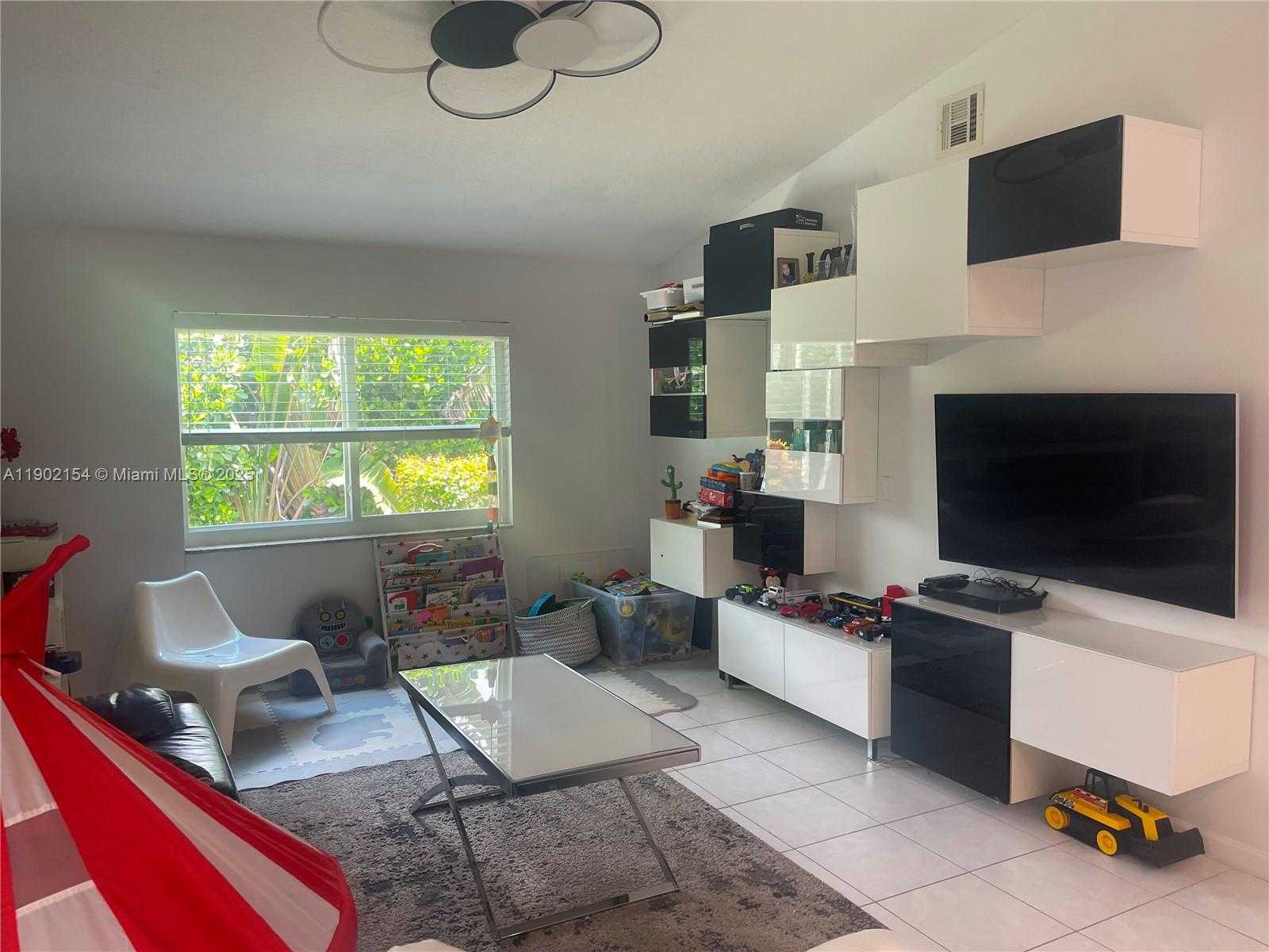 Small Image of 1510 SOUTH WEST 96TH TER, Davie Number 16