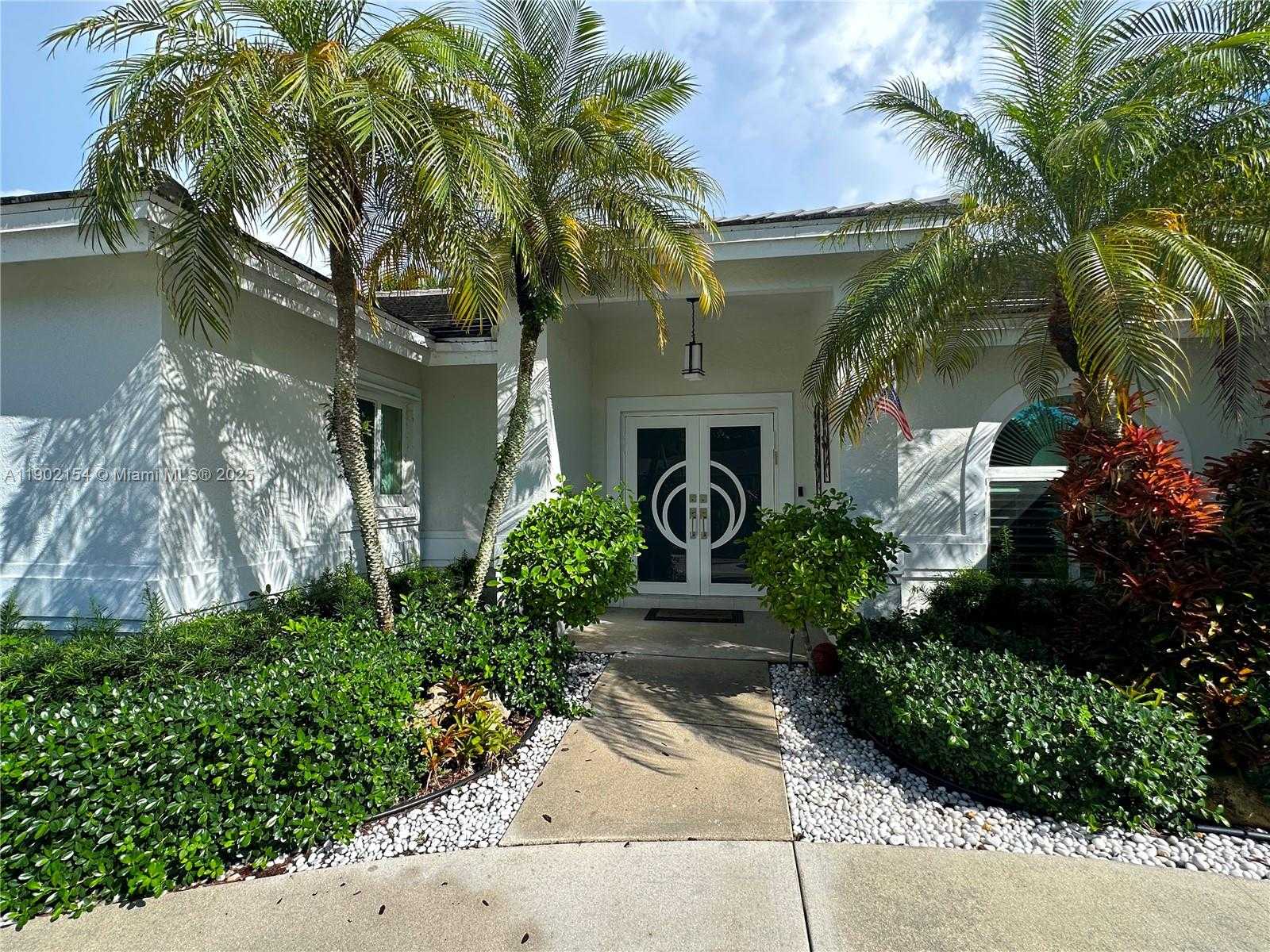 Small Image of 1510 SOUTH WEST 96TH TER, Davie Number 2