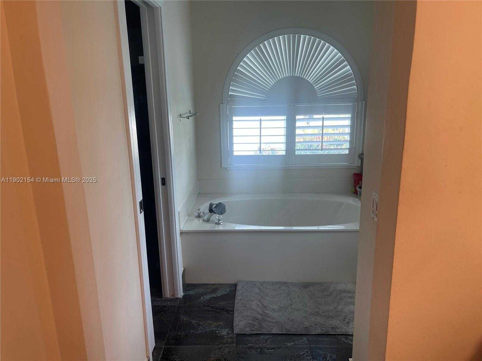 Small Image of 1510 SOUTH WEST 96TH TER, Davie Number 21