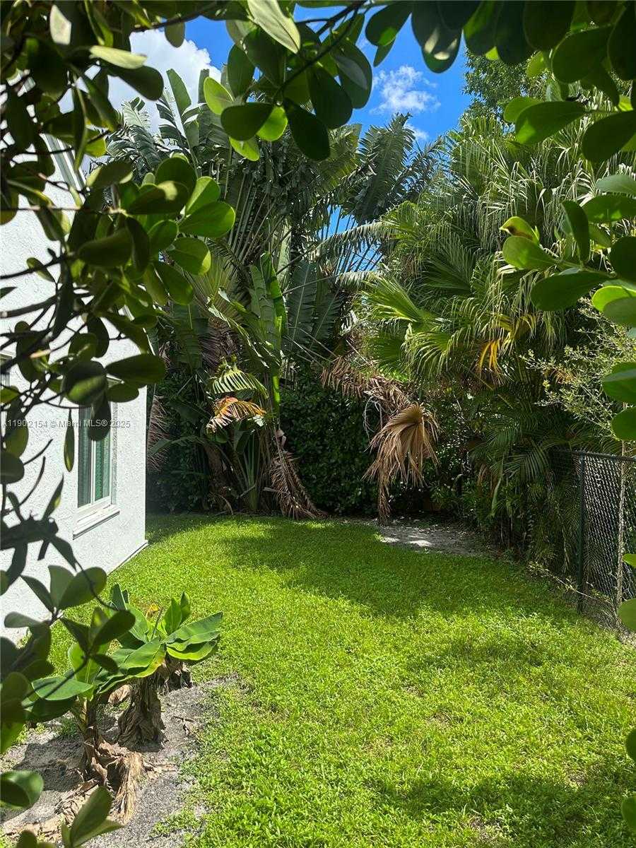 Small Image of 1510 SOUTH WEST 96TH TER, Davie Number 9