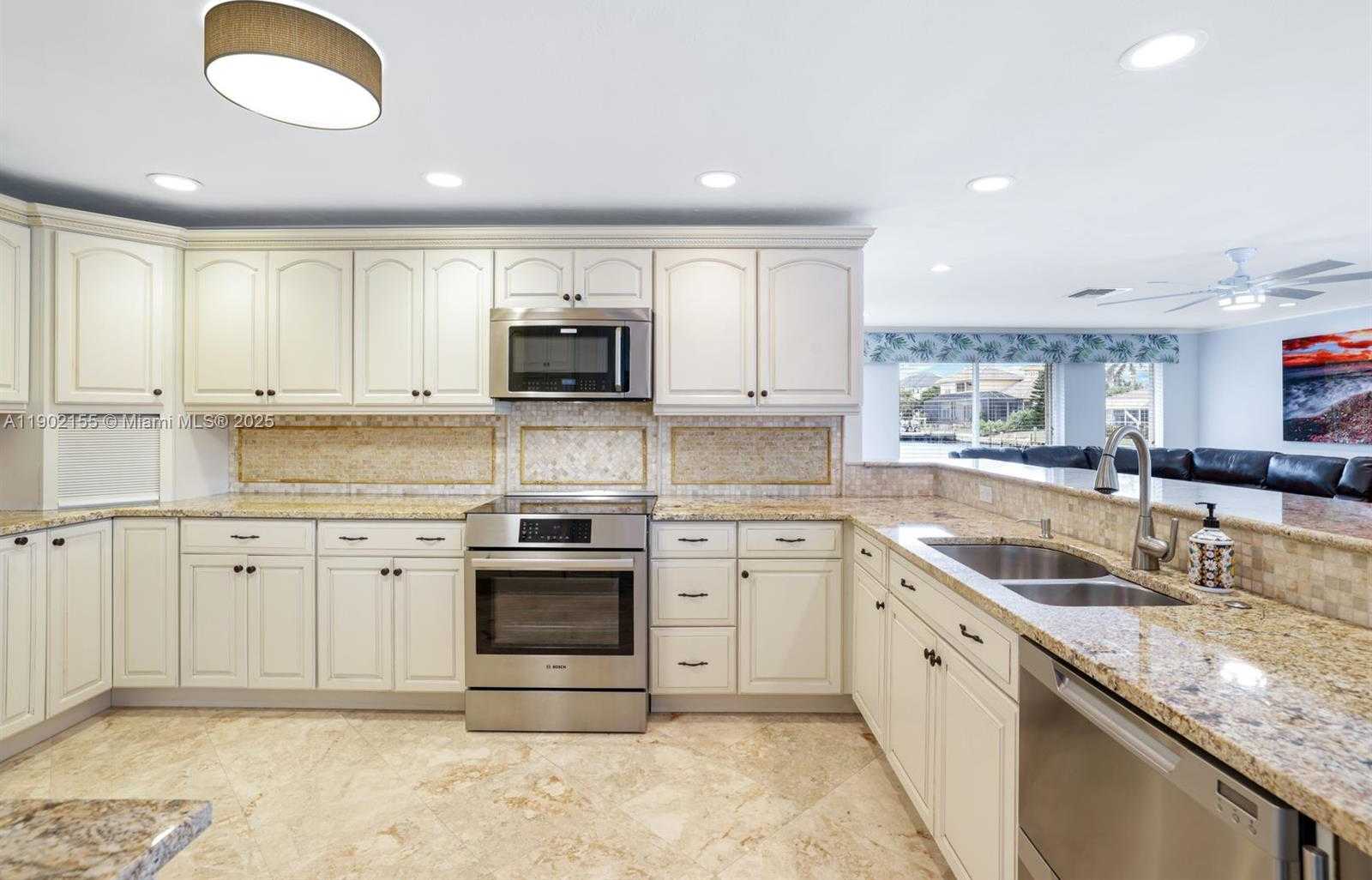 Small Image of 418 TARPON CT, Marco Island Number 14