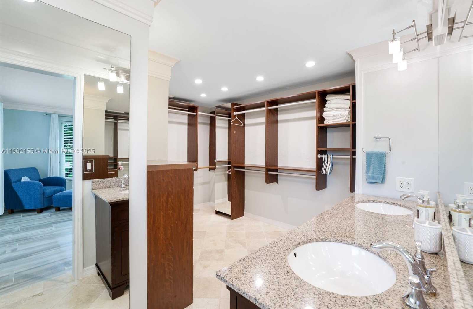 Small Image of 418 TARPON CT, Marco Island Number 25