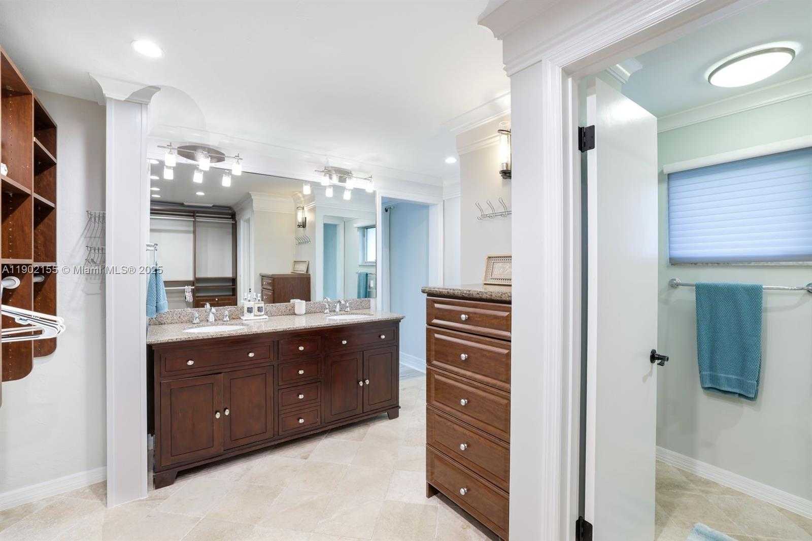 Small Image of 418 TARPON CT, Marco Island Number 26