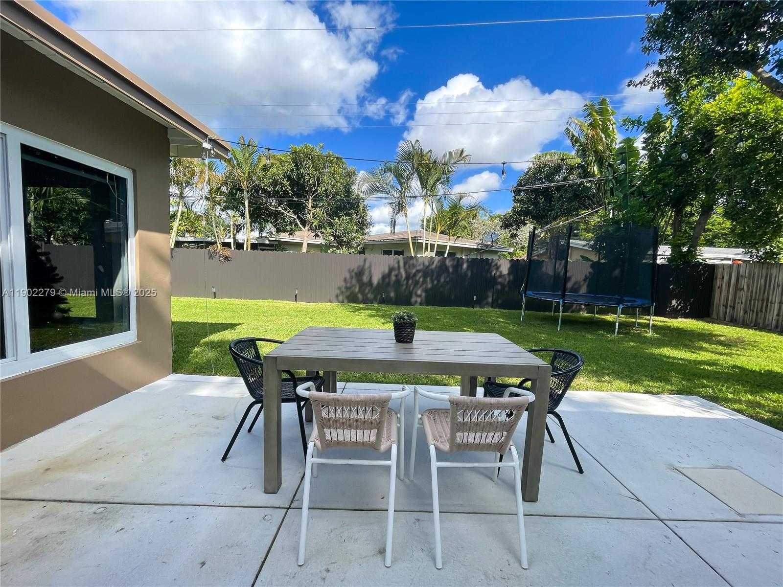 Small Image of 5733 MADISON ST, Hollywood Number 17