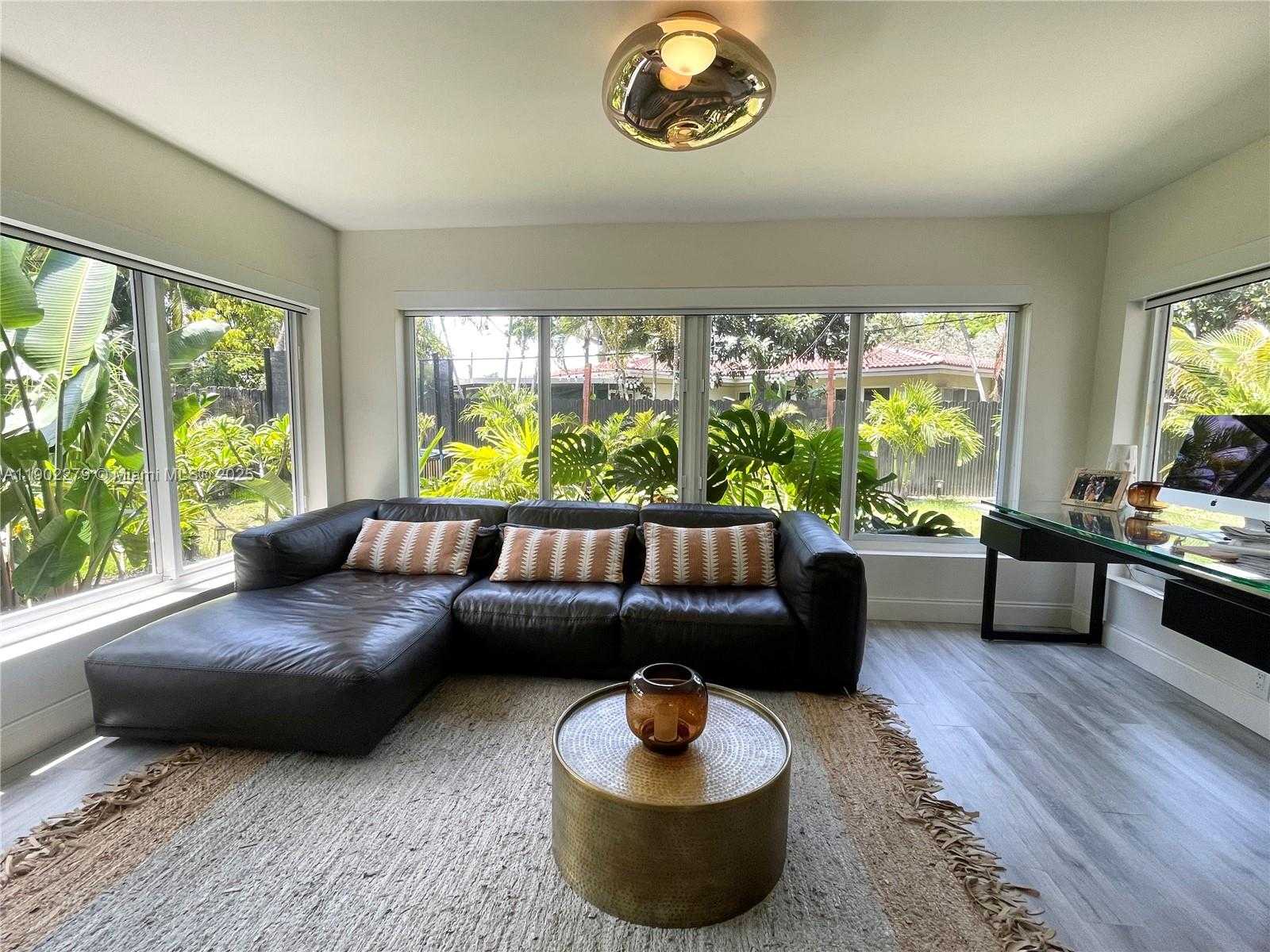 Small Image of 5733 MADISON ST, Hollywood Number 2