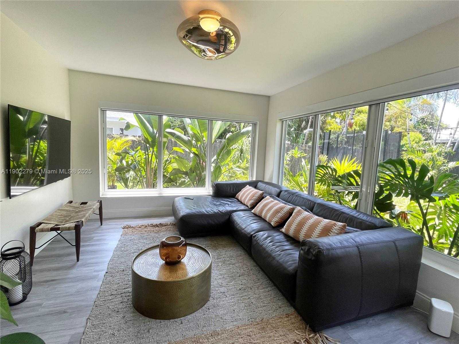 Small Image of 5733 MADISON ST, Hollywood Number 3