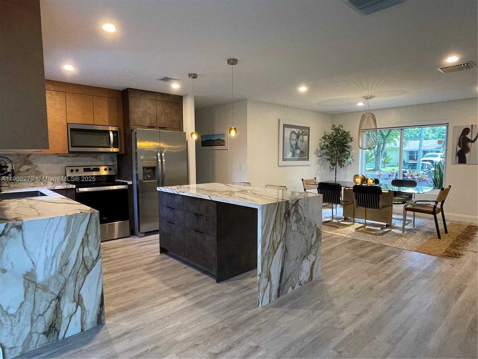 Small Image of 5733 MADISON ST, Hollywood Number 4