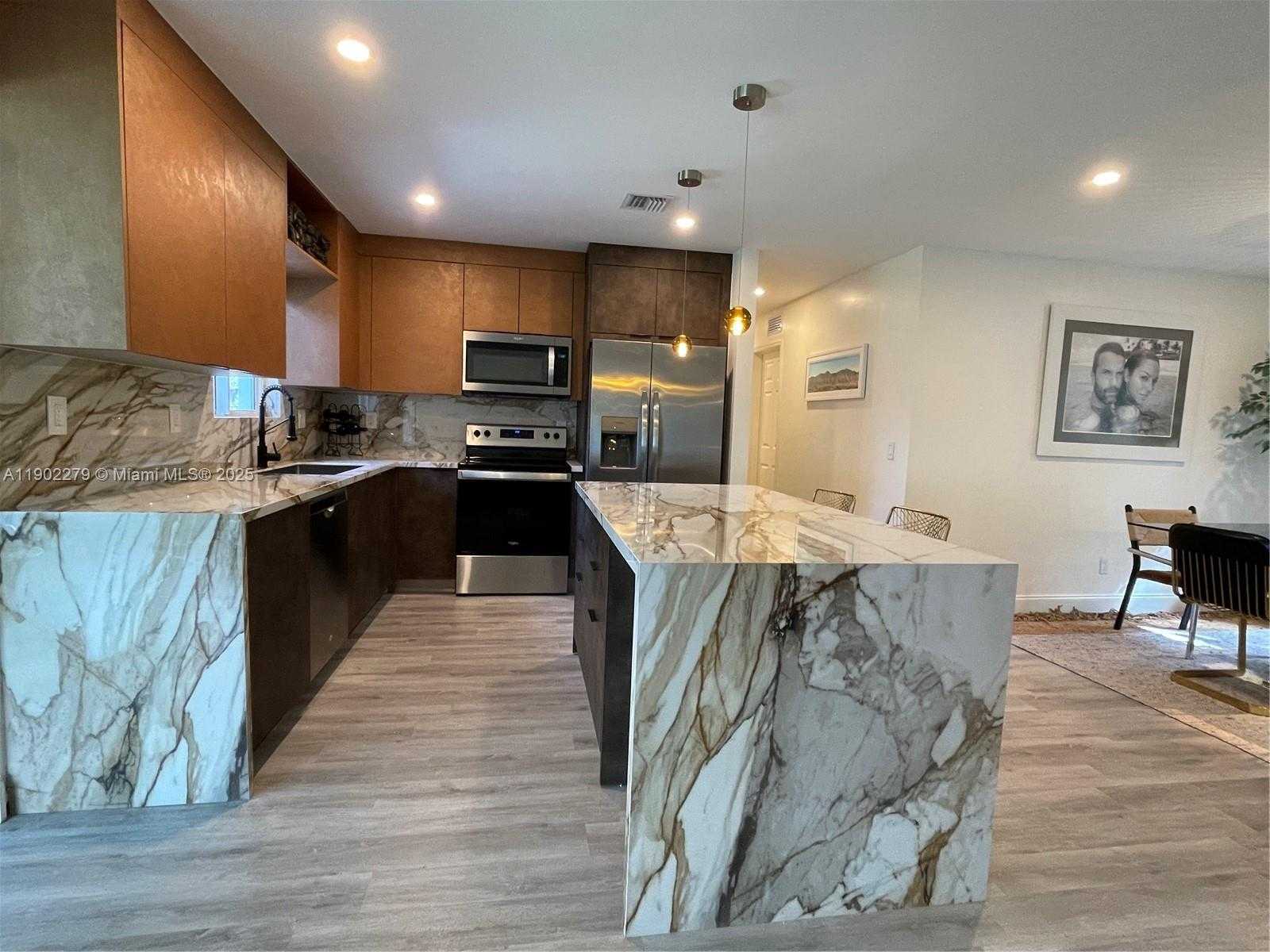 Small Image of 5733 MADISON ST, Hollywood Number 5