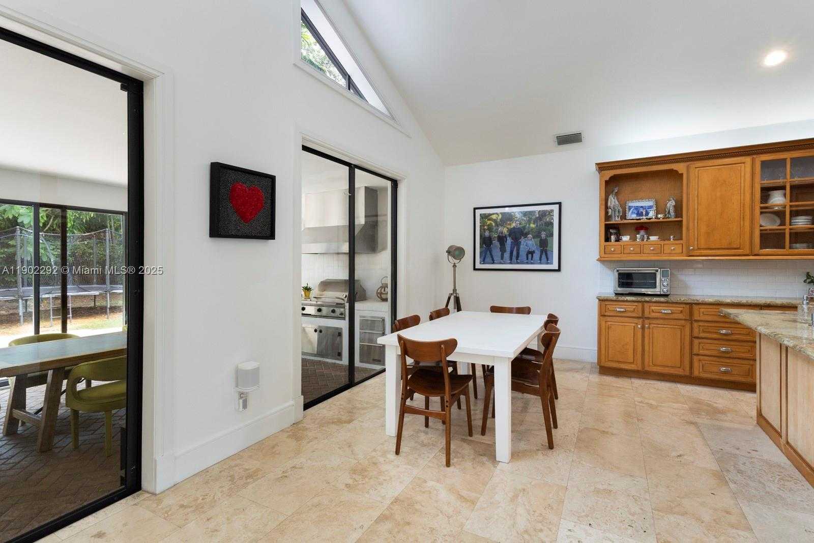 Small Image of 11003 SOUTH WEST 77TH CT CIR, Pinecrest Number 14