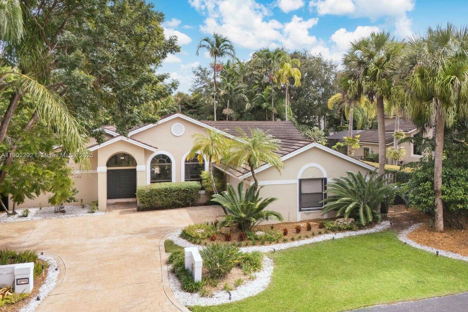 Small Image of 11003 SOUTH WEST 77TH CT CIR, Pinecrest Number 2