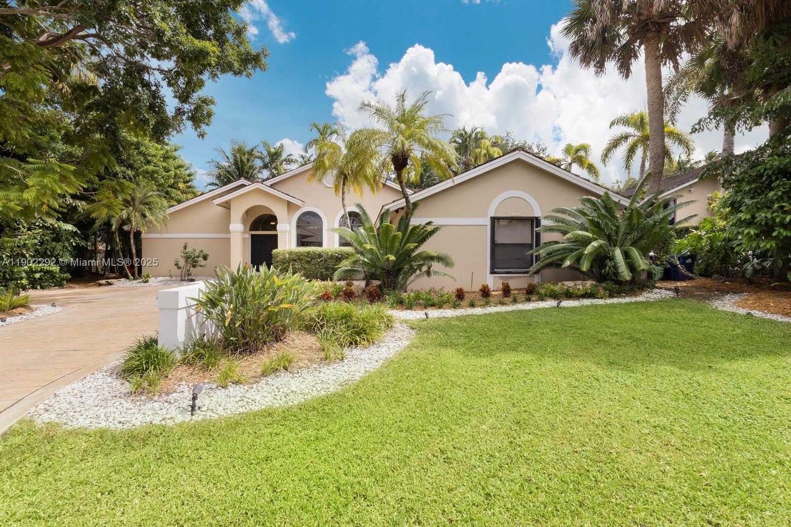 Small Image of 11003 SOUTH WEST 77TH CT CIR, Pinecrest Number 3