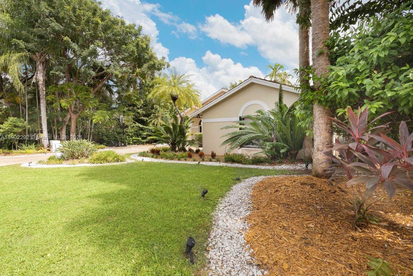 Small Image of 11003 SOUTH WEST 77TH CT CIR, Pinecrest Number 33