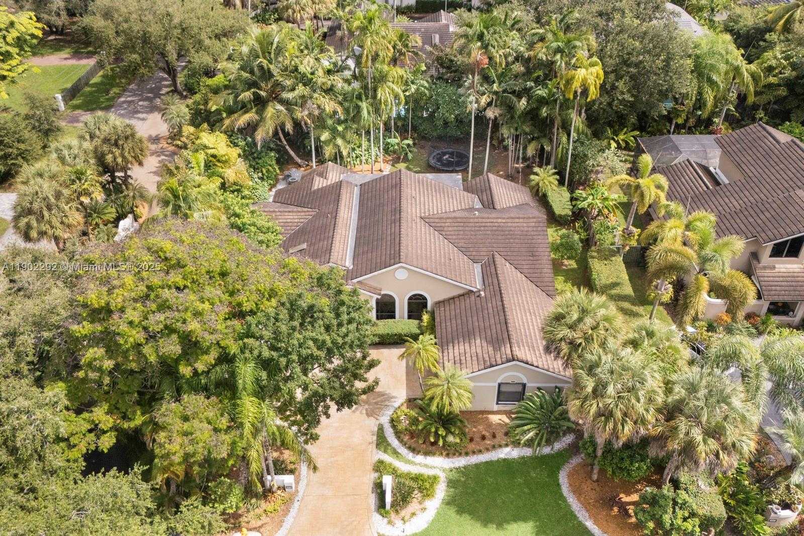 Small Image of 11003 SOUTH WEST 77TH CT CIR, Pinecrest Number 35