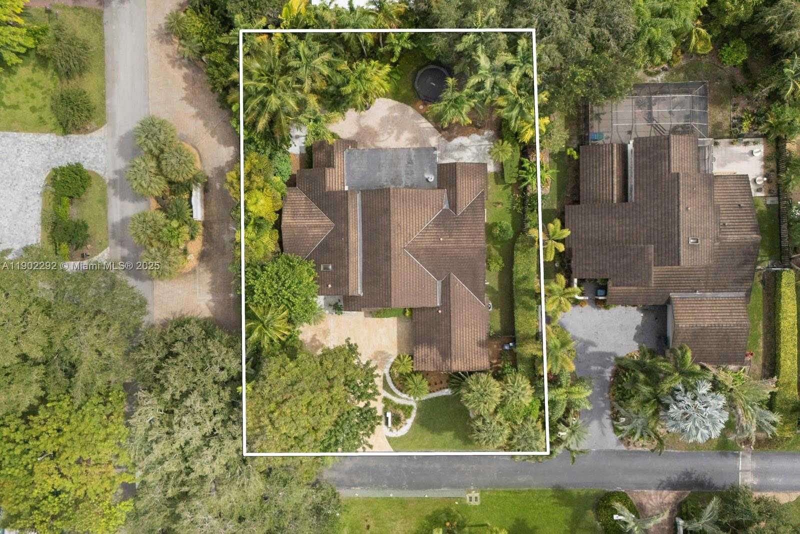 Small Image of 11003 SOUTH WEST 77TH CT CIR, Pinecrest Number 37