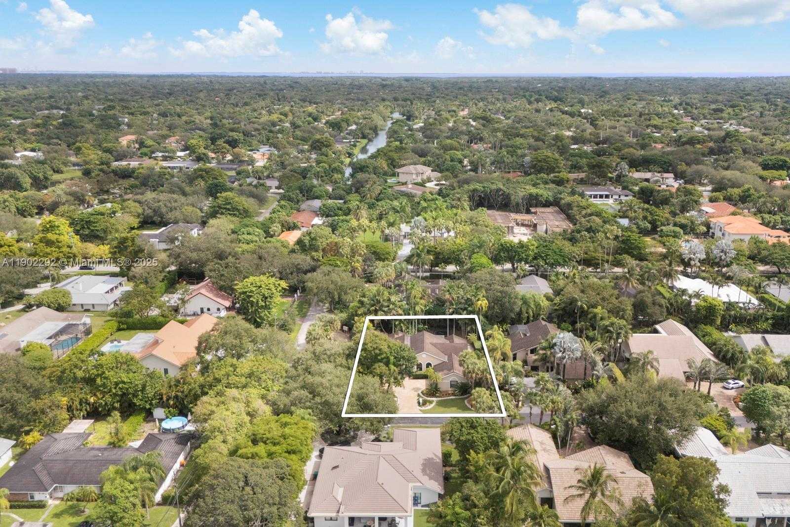 Small Image of 11003 SOUTH WEST 77TH CT CIR, Pinecrest Number 38