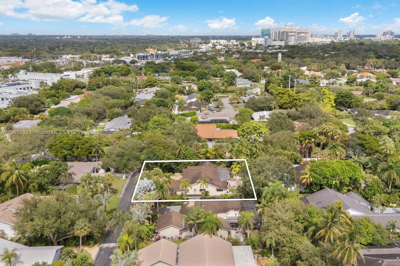 Small Image of 11003 SOUTH WEST 77TH CT CIR, Pinecrest Number 39