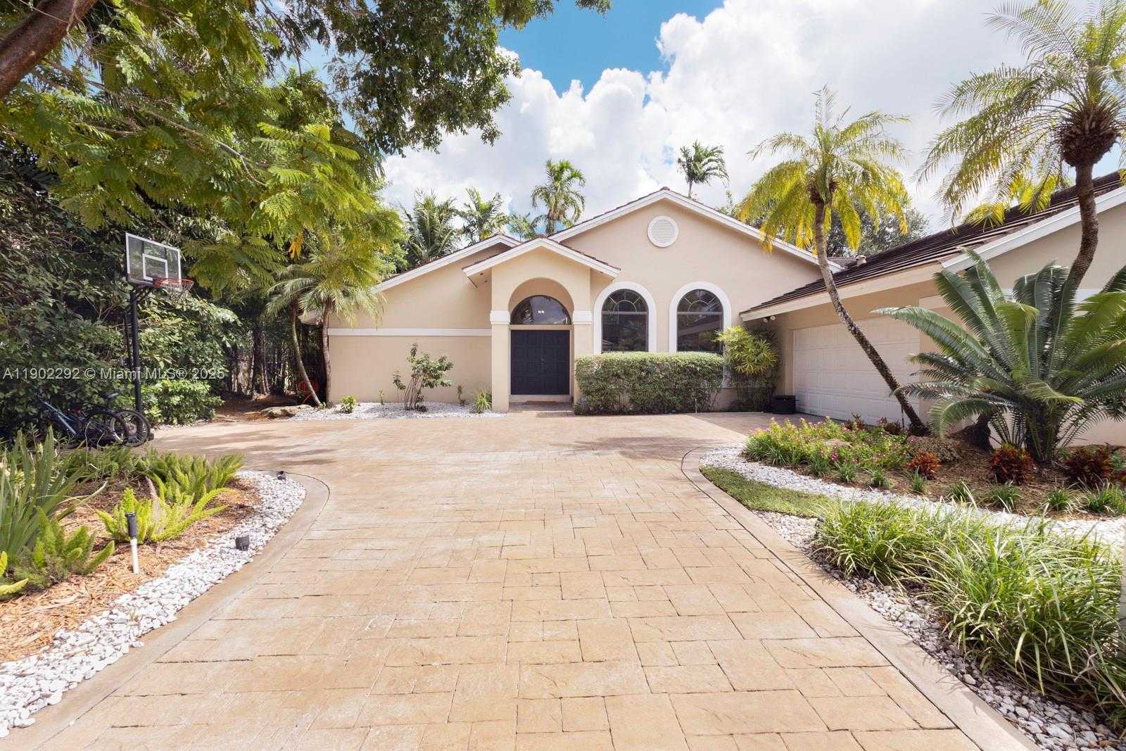 Small Image of 11003 SOUTH WEST 77TH CT CIR, Pinecrest Number 4