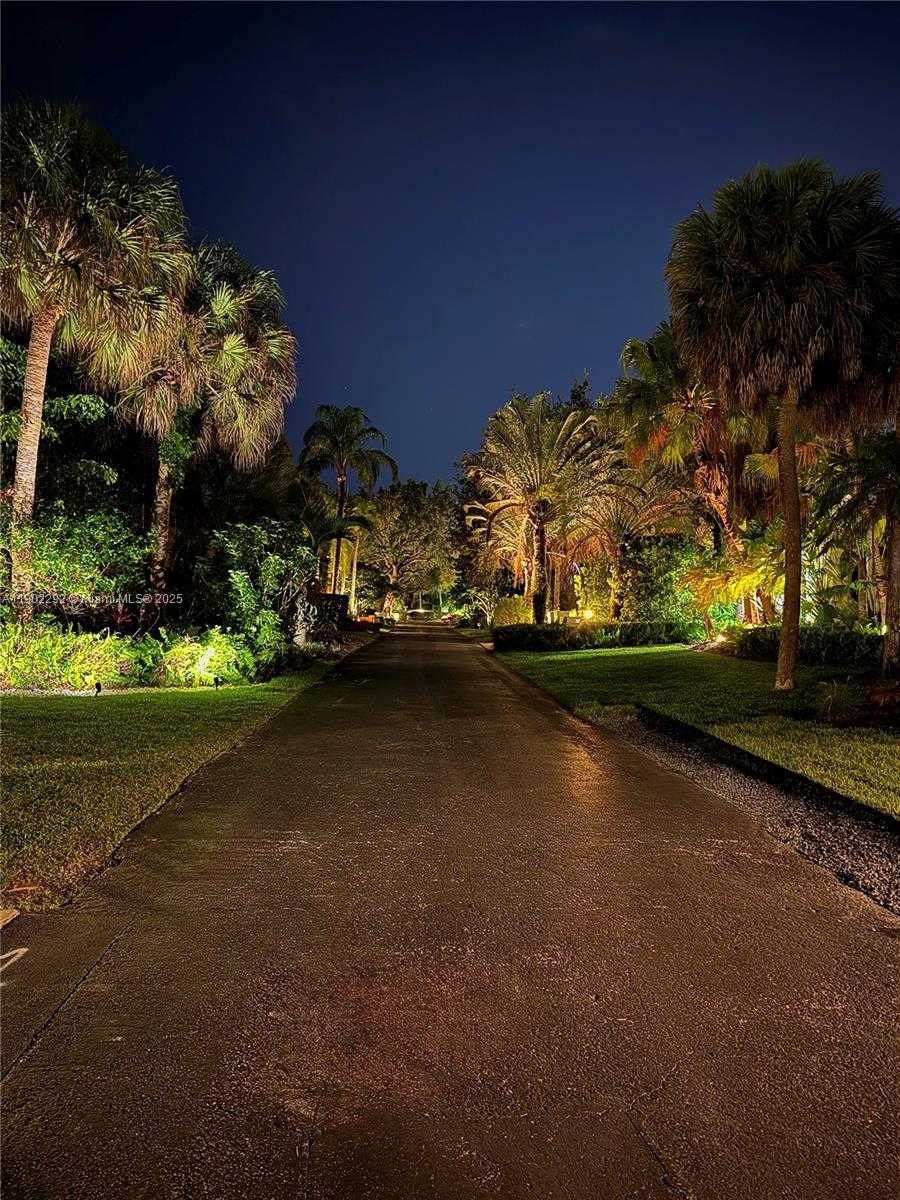 Small Image of 11003 SOUTH WEST 77TH CT CIR, Pinecrest Number 40