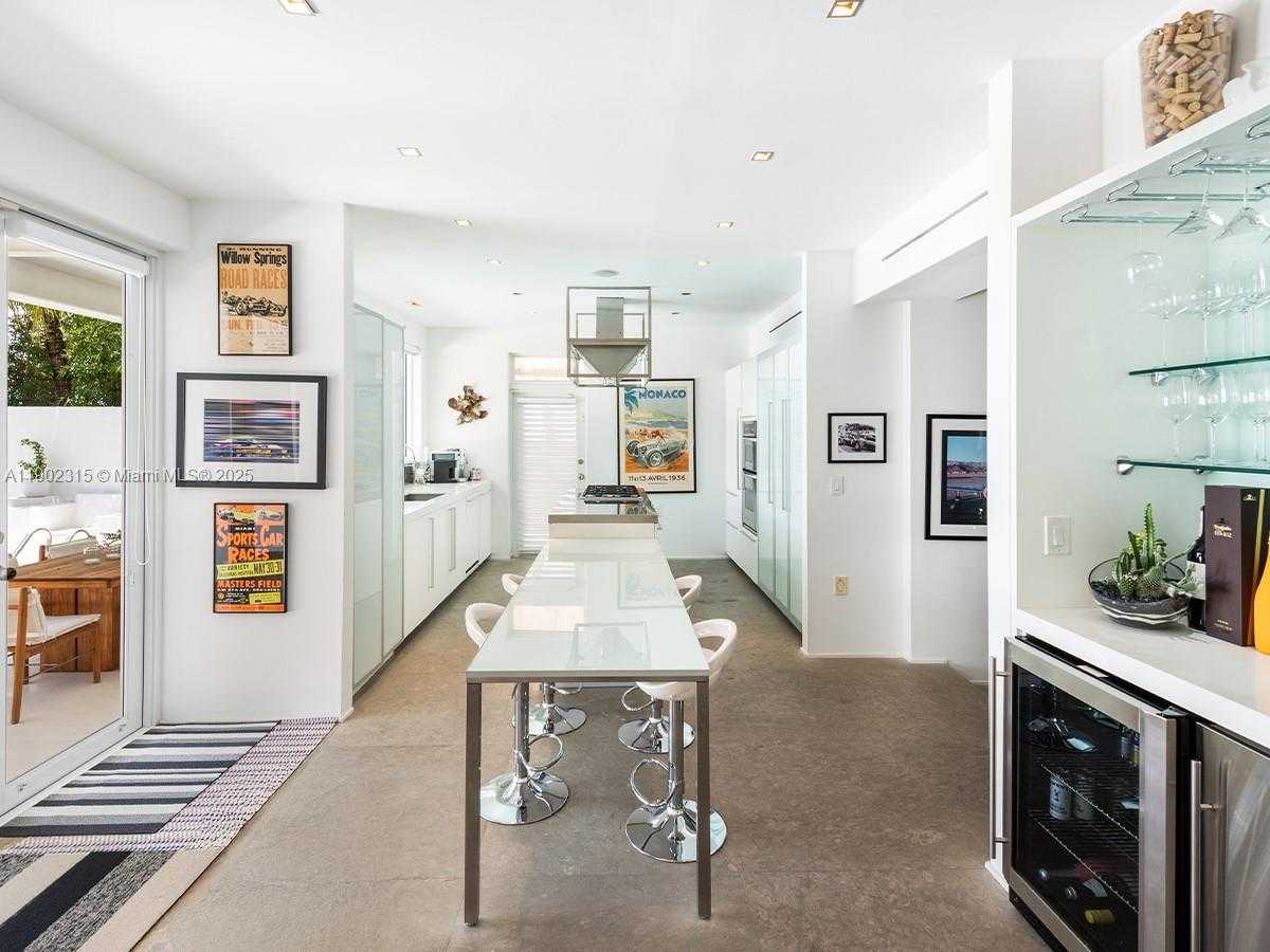 Small Image of 302 WEST SAN MARINO DR, Miami Beach Number 10