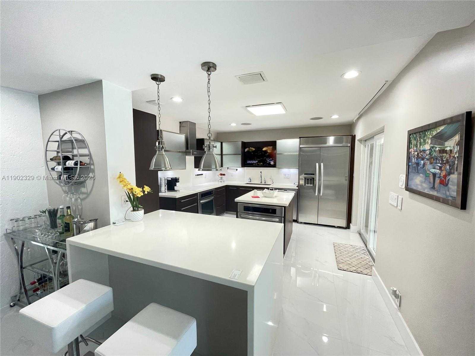 Small Image of 404 COCONUT ISLE DR, Fort Lauderdale Number 10