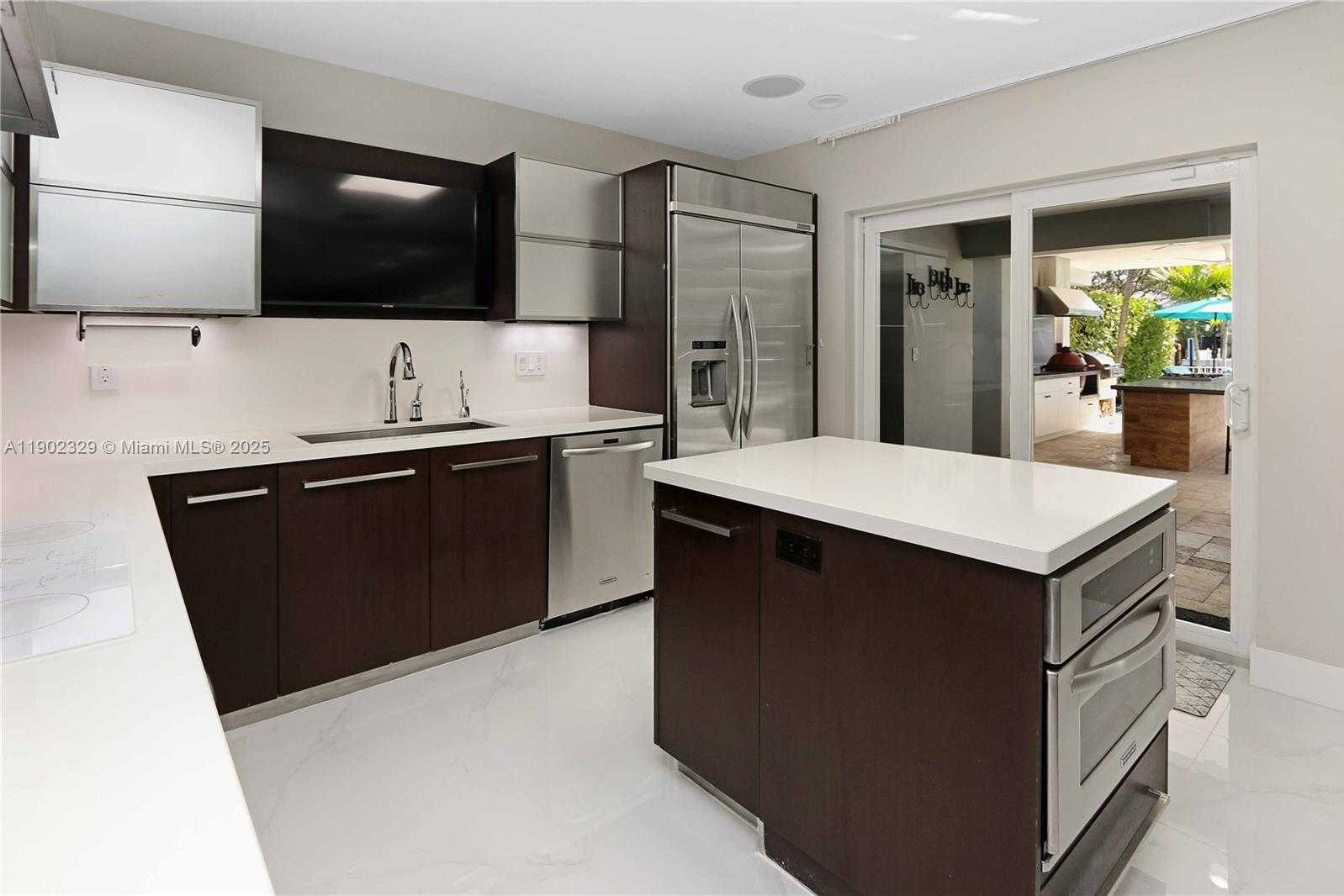 Small Image of 404 COCONUT ISLE DR, Fort Lauderdale Number 12