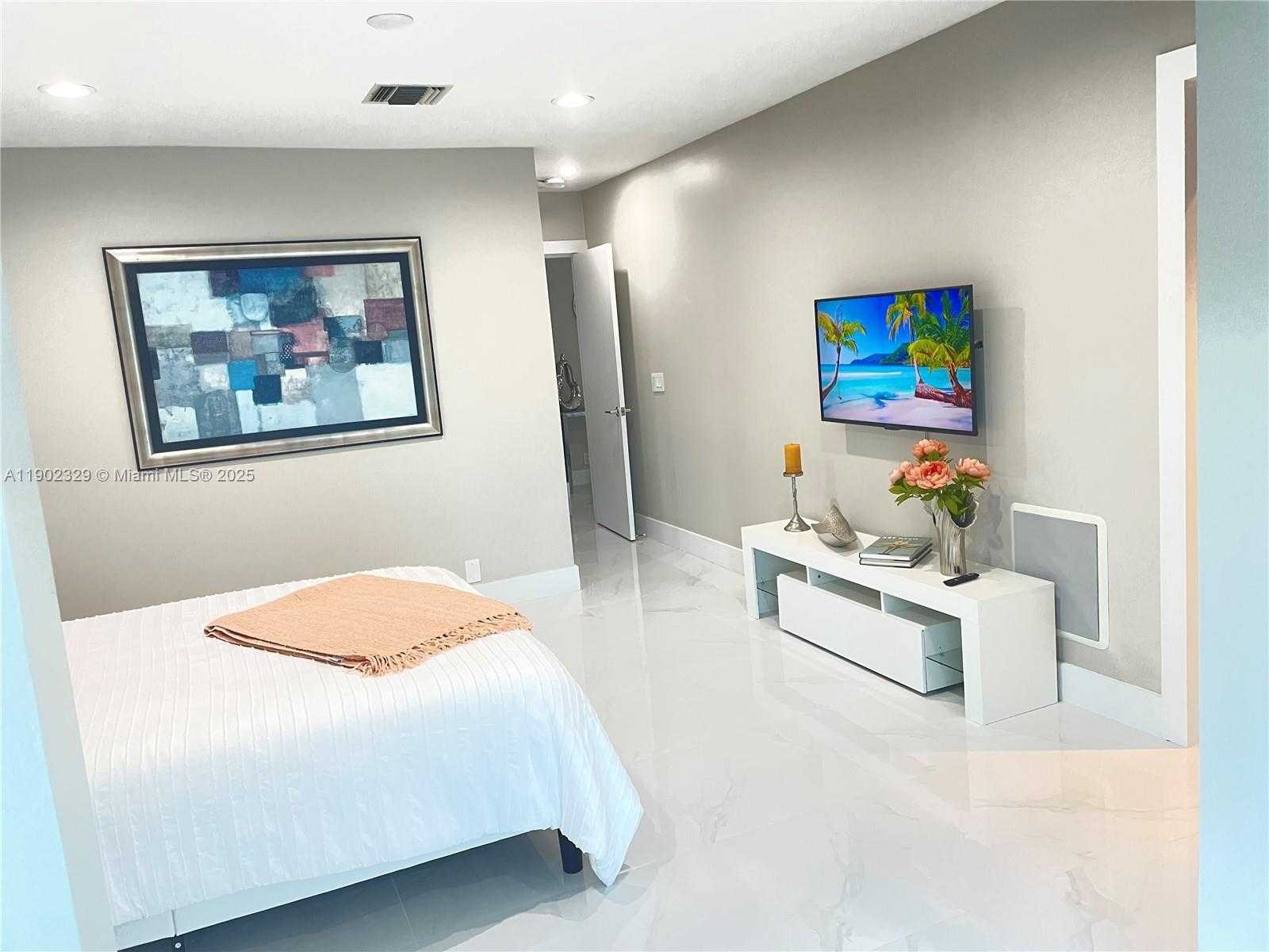 Small Image of 404 COCONUT ISLE DR, Fort Lauderdale Number 14