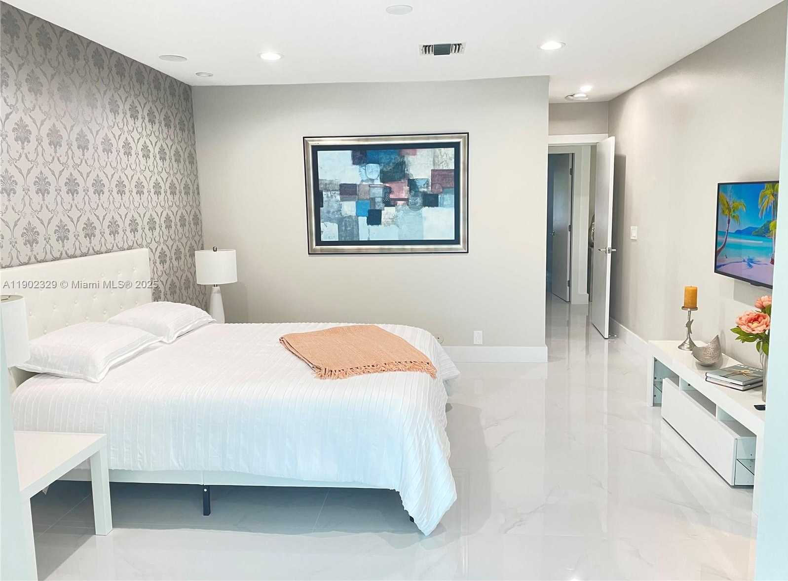 Small Image of 404 COCONUT ISLE DR, Fort Lauderdale Number 15